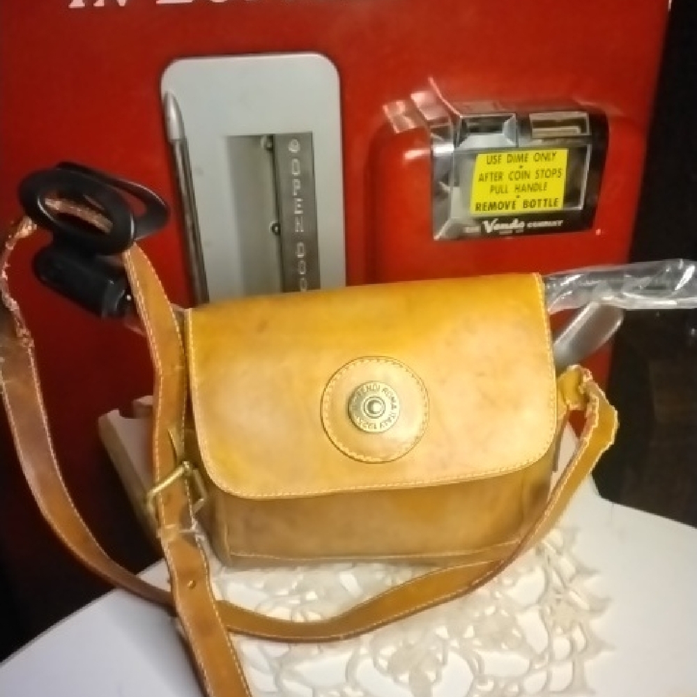 Fendi Brown Leather Crossbody Bag with Circular Clasp Pre Owned Needs Restore